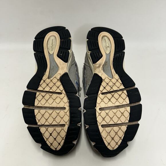 Athletic_Shoes